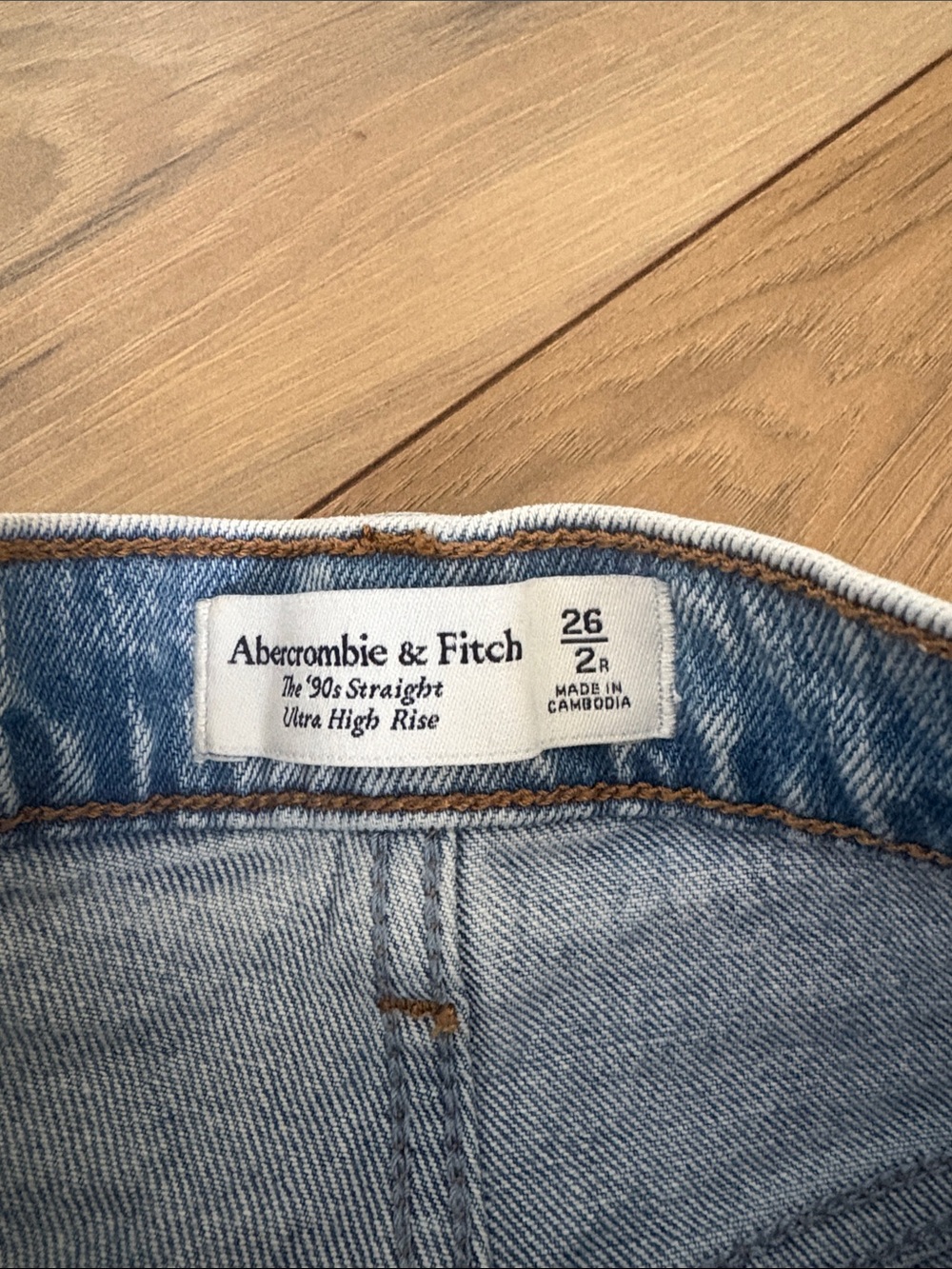 Abercrombie & Fitch Light Denim 90s straight ultra High-Rise Jeans